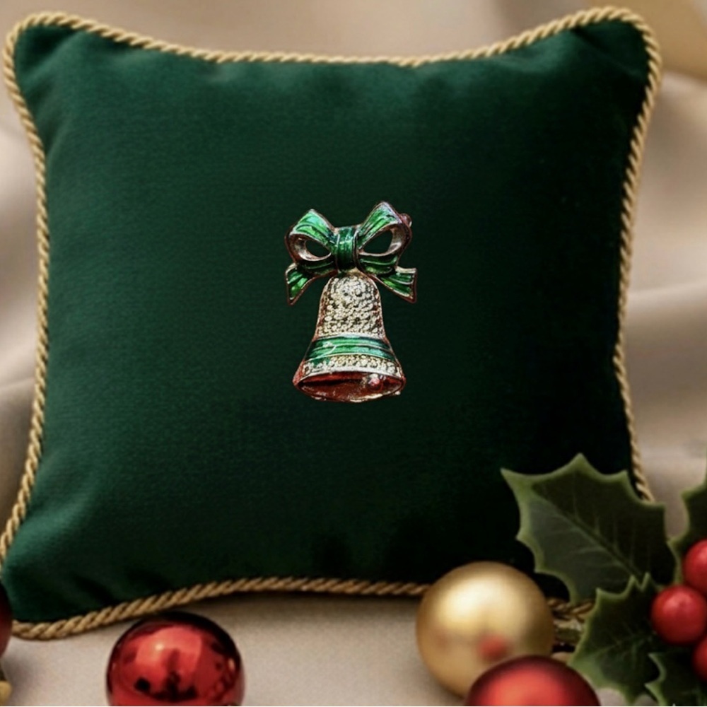 Vintage jiggling Christmas bell brooch